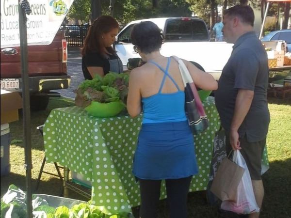 Image of Farmers Market Vendors and Customers